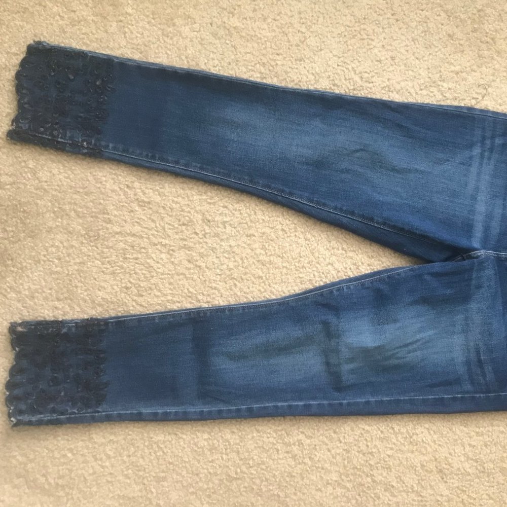 Skinny Jeans, Flower Design at Bottom